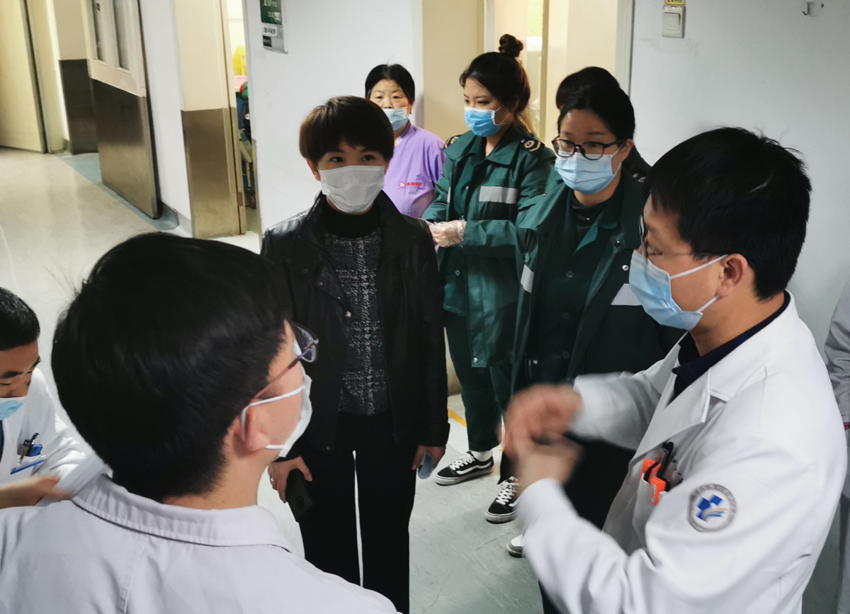 騰康護送團隊協(xié)助河北醫(yī)科大學(xué)第一醫(yī)院進行搬遷工作